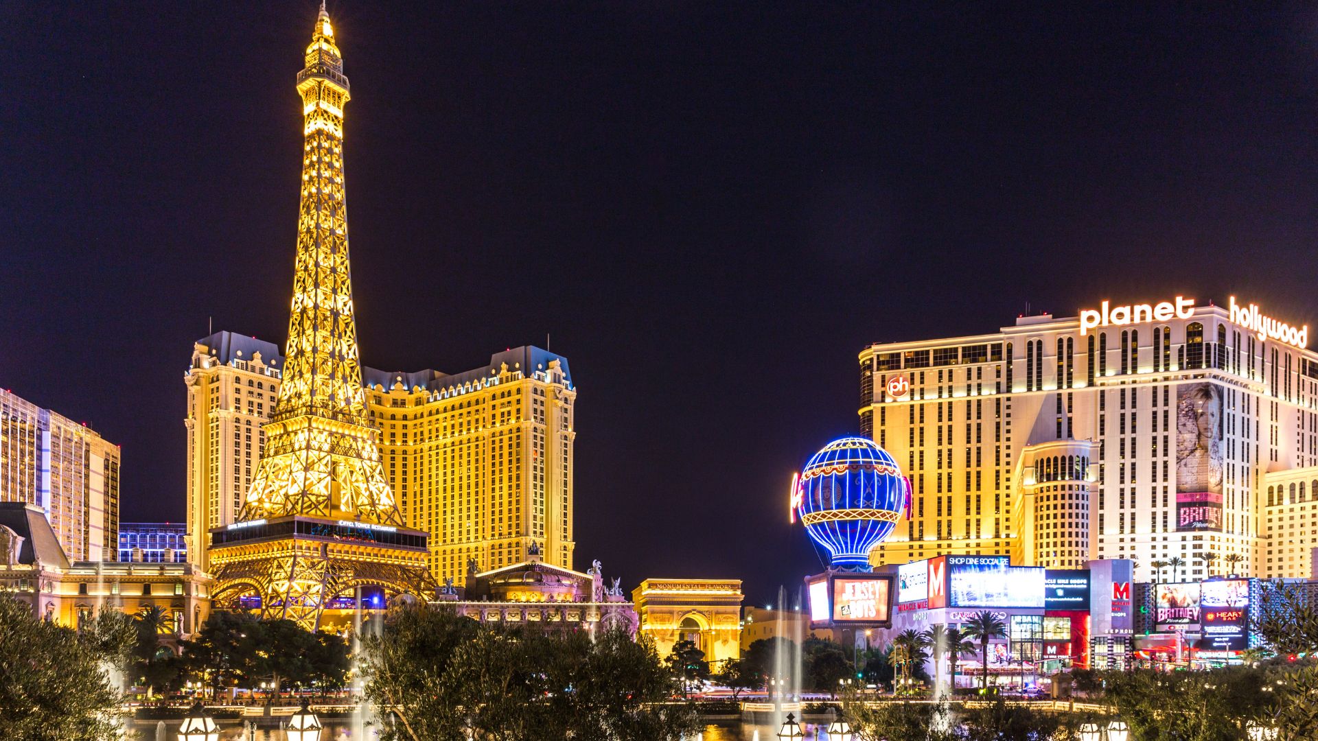 Harrah's Casinos in Las Vegas: Unveiling December Delights in the Entertainment Capital