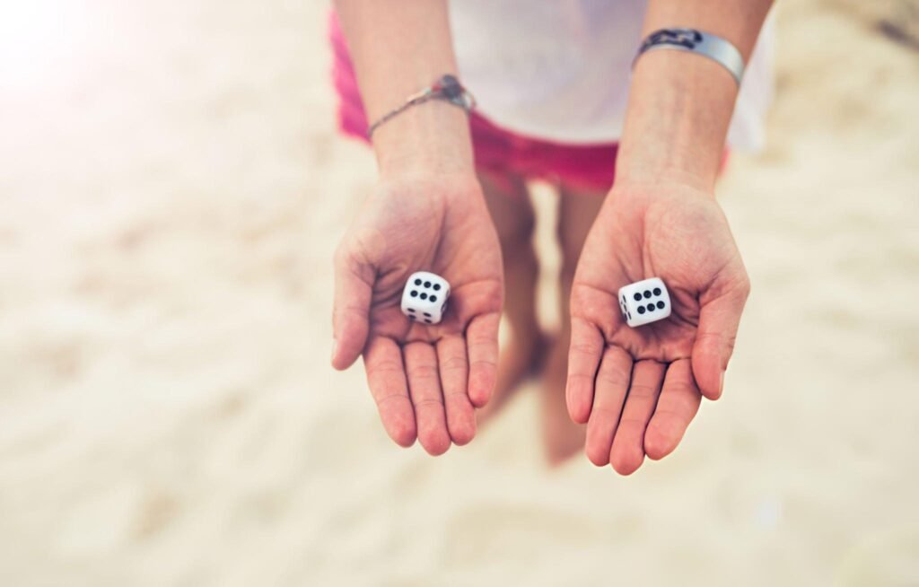 How to Play Craps, How to Play Craps for Beginners, how to play craps at casino, craps, dice